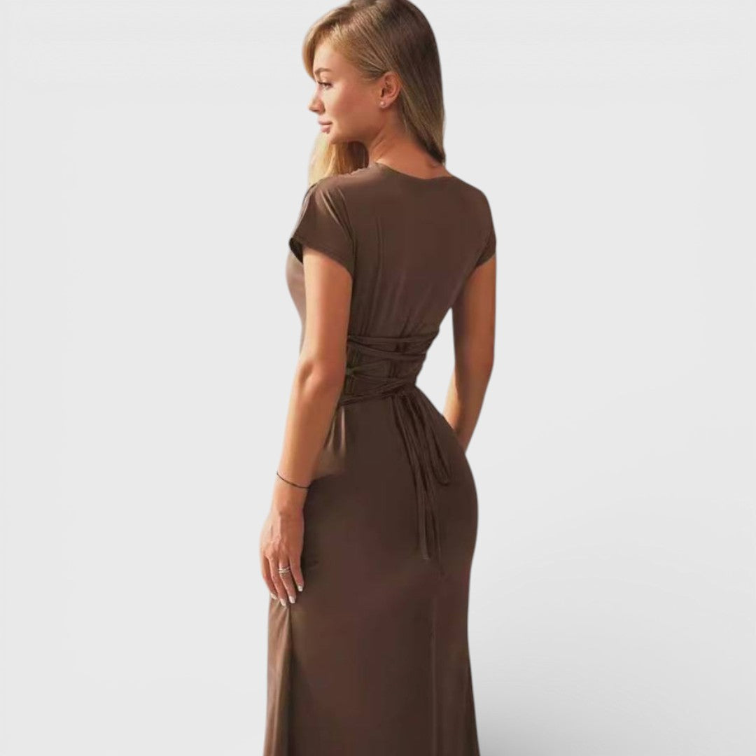 Elara - Braunes Abend-Maxikleid mit Drapierung