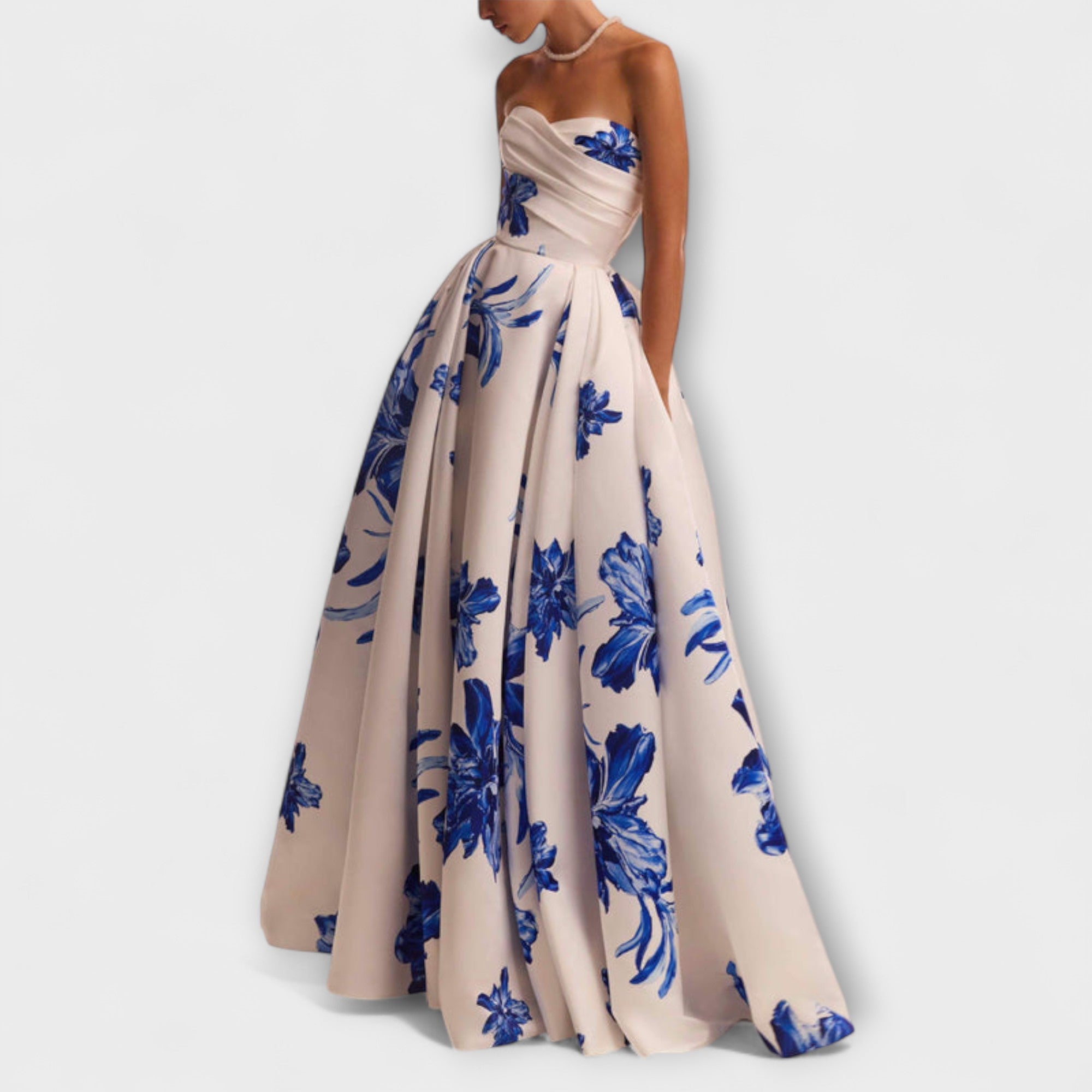 Rosalie - Weiss-blaues Off-Shoulder-Maxikleid mit Blüten