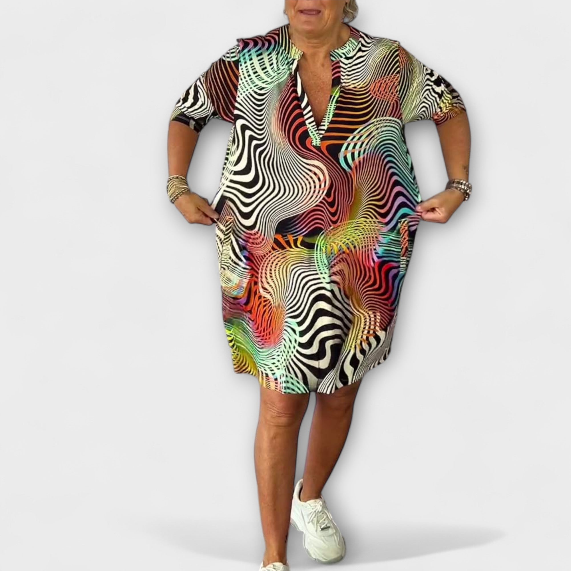 Liora - Buntes Kleid mit V-Ausschnitt und Muster