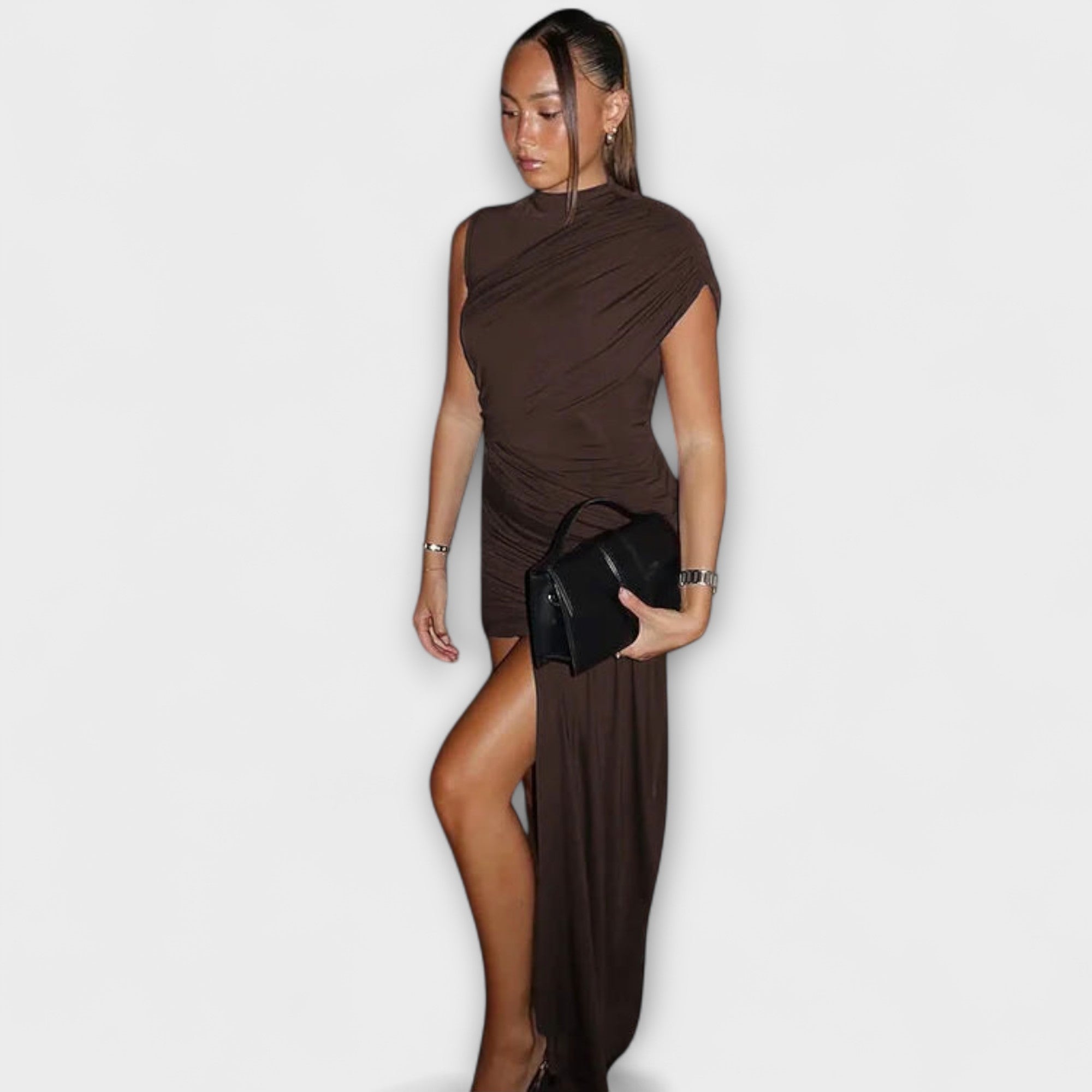 Lila - Braunes Plissee-Kleid mit Rundhalsausschnitt