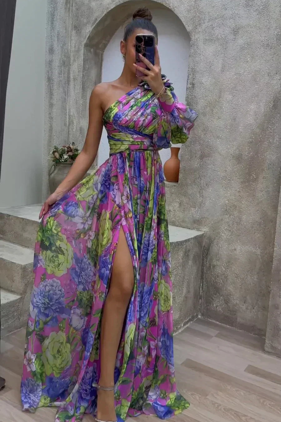 Whitney - Lila One-Shoulder-Maxikleid mit Blüten
