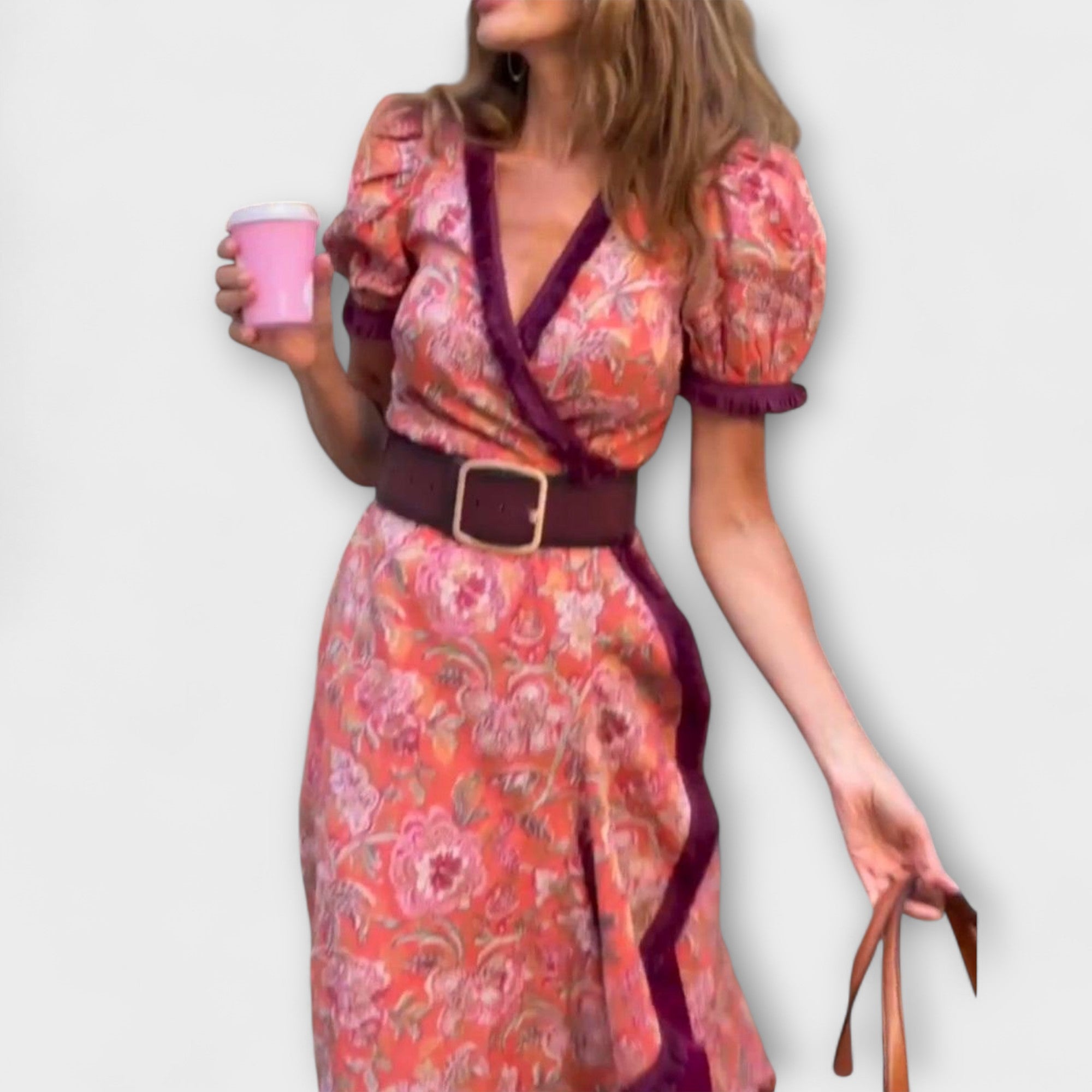 Elegantes rosa Maxikleid mit kurzen Ärmeln