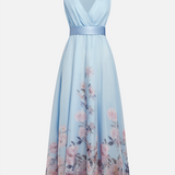 Cíntia - Hellblaues Sommerkleid mit Blütensaum