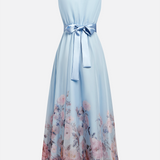 Cíntia - Hellblaues Sommerkleid mit Blütensaum