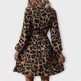Schickes Kleid mit Leopardenmuster und Bindegürtel