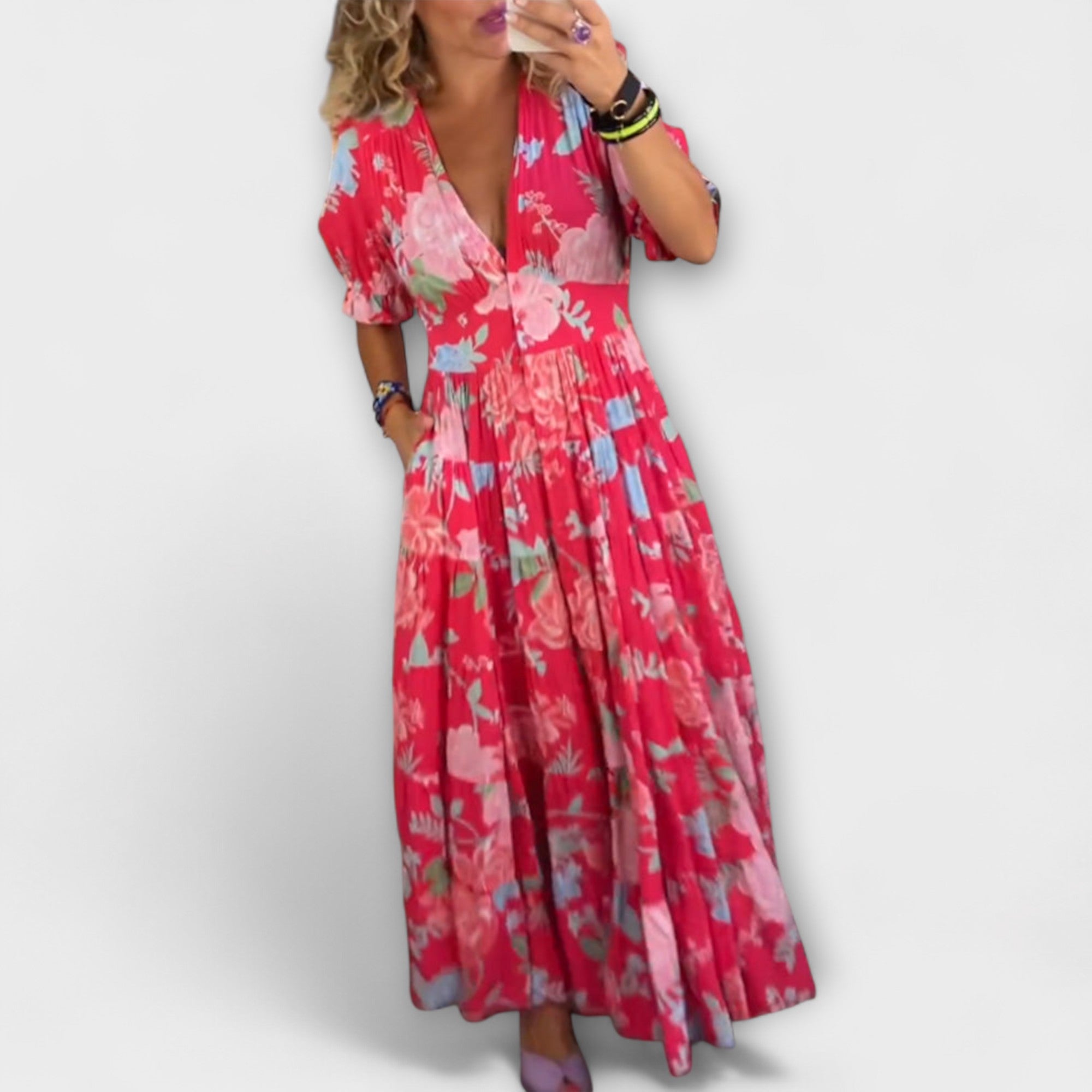 Catrisa - Rotes Maxikleid mit Blütenmuster und V-Ausschnitt