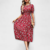 Amelia - Rotes Kleid mit Rundhalsausschnitt und Blümchen