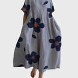 Graues Kleid mit blauen Blüten