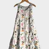Weisses Kleid mit Bienen und Blüten