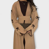 Jasmin - Beiges Cardigan-Kleid-Duo mit Schleife