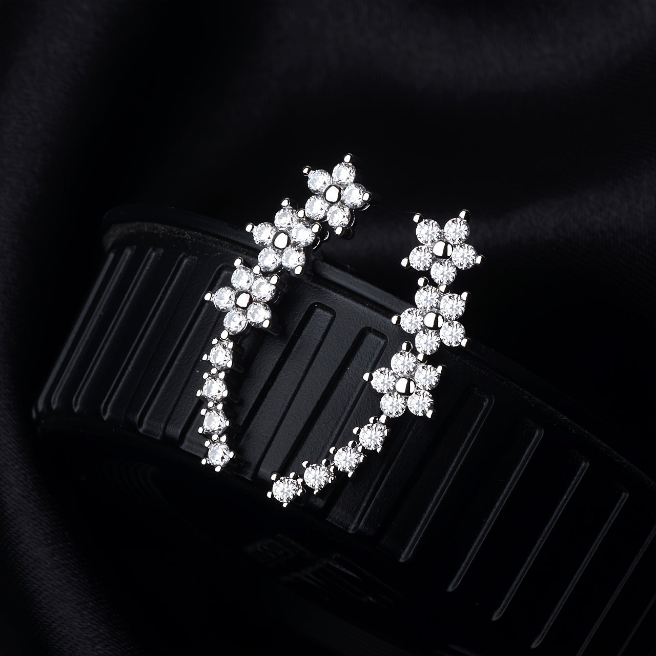 Luxuriöse Florale Strass Ohrringe