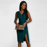 Desi - Rotes Kleid mit V-Ausschnitt und Schlitz