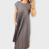 Zairelle - Schwarzes elegantes Plisseekleid