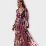 Hochwertiges lila Maxikleid mit Blütenmuster