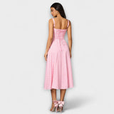 Hope - Cremefarbenes Kleid mit Rüschen und Schlitz