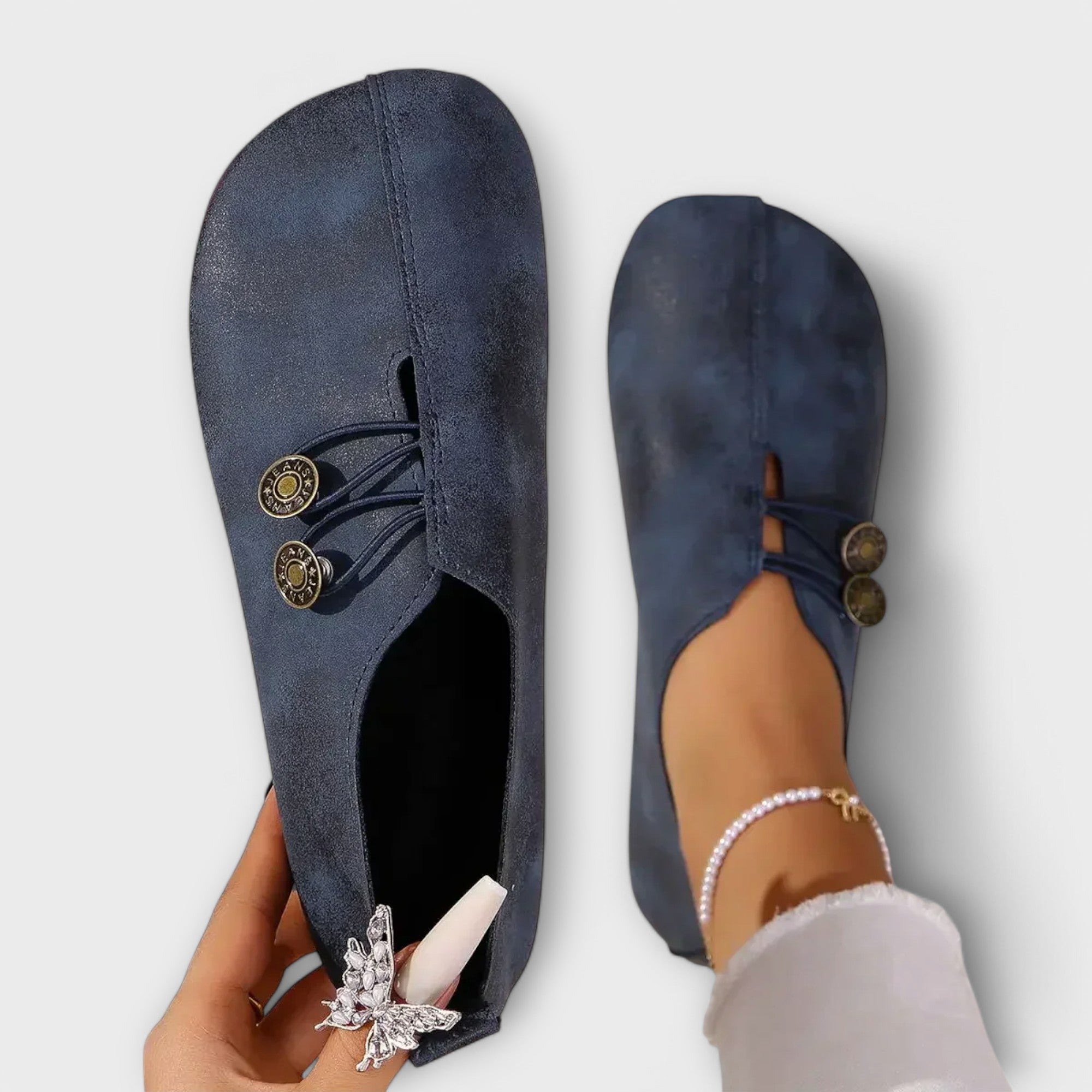 Notburga - Schwarze Slipper mit Schnürung