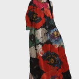 Dunkles Kleid mit roten Mohnblumen