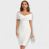 Elegantes schwarzes Kleid mit V-Ausschnitt
