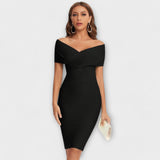 Elegantes schwarzes Kleid mit V-Ausschnitt
