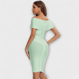 Elegantes schwarzes Kleid mit V-Ausschnitt