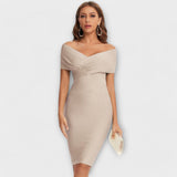 Elegantes schwarzes Kleid mit V-Ausschnitt