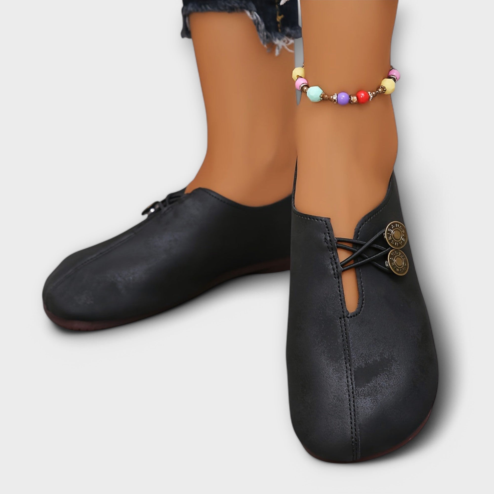 Notburga - Schwarze Slipper mit Schnürung