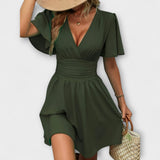 Winslet - Grünes Kleid mit geraffter Taille und V-Ausschnitt