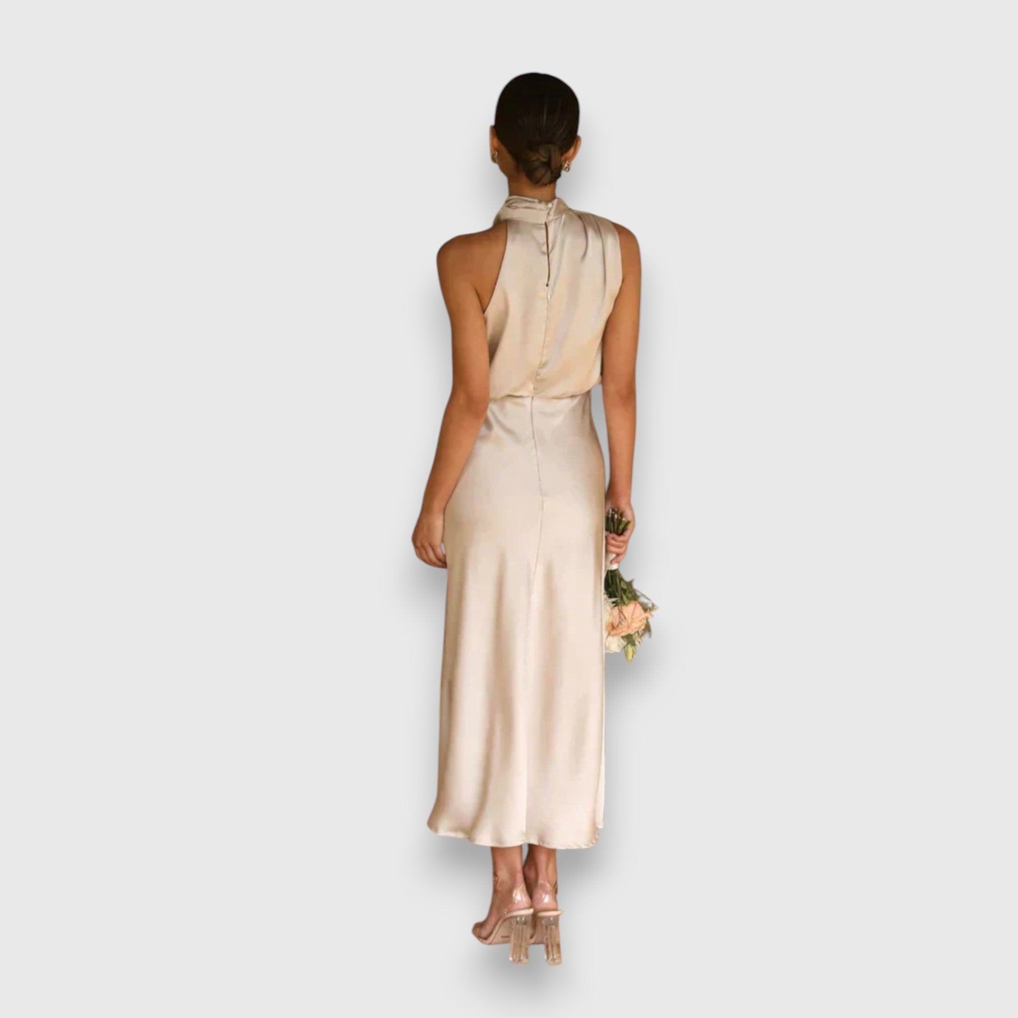 Zenaida - Cremefarbenes Satinkleid mit Neckholder
