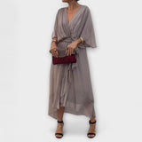 Amoura - Olivgrünes Chiffonkleid mit V-Ausschnitt