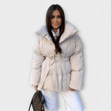 Alice - Cremefarbene elegante Winterjacke mit Kapuze
