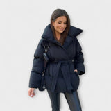 Alice - Cremefarbene elegante Winterjacke mit Kapuze