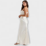 Schwarzes Satin-Maxikleid mit Drapierung
