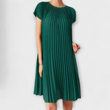 Elegantes schwarzes Plisseekleid